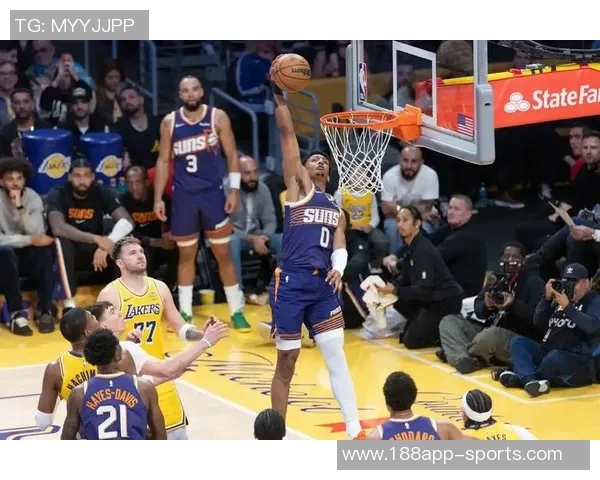 文班复出在即期待他在NBA杯半决赛对阵雷霆的精彩表现