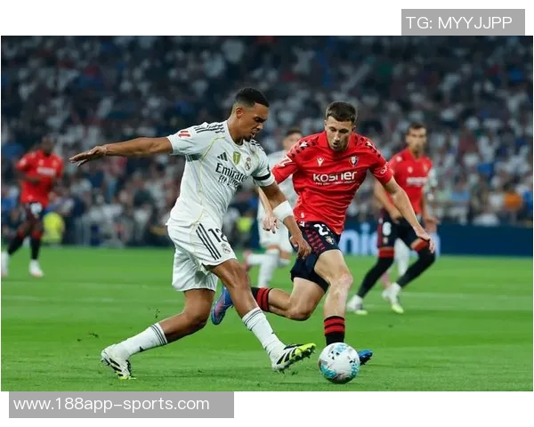 巴萨球迷对阵奥萨苏纳时高喊哈维留下来嘲讽皇马